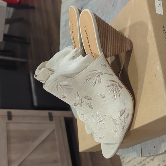 Lucky Brand Emree Suede Open Peep Toe Cone Heel Mule sandshell EEuc - Picture 5 of 8